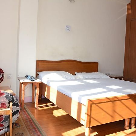 Hotel Basant Shimla Exteriör bild