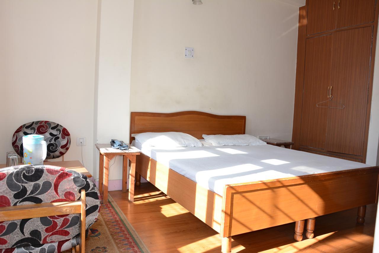 Hotel Basant Shimla Exteriör bild
