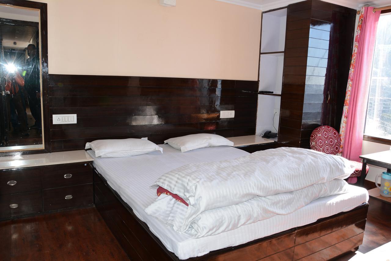 Hotel Basant Shimla Exteriör bild