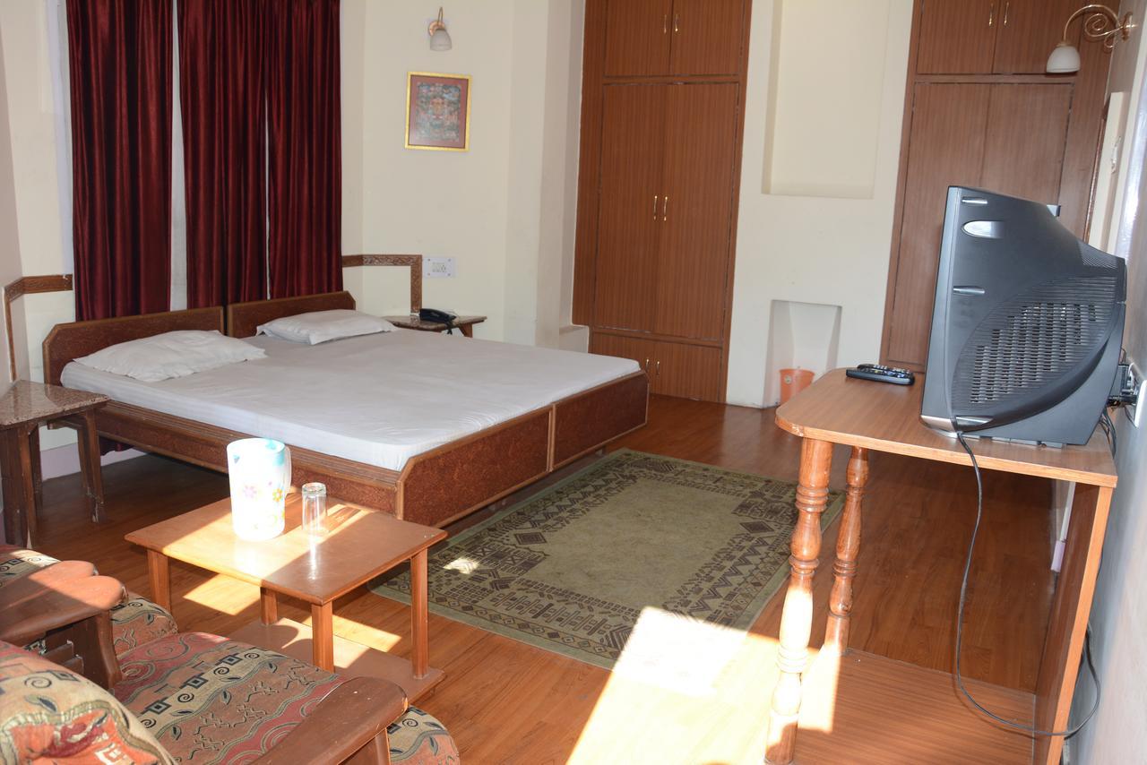 Hotel Basant Shimla Exteriör bild