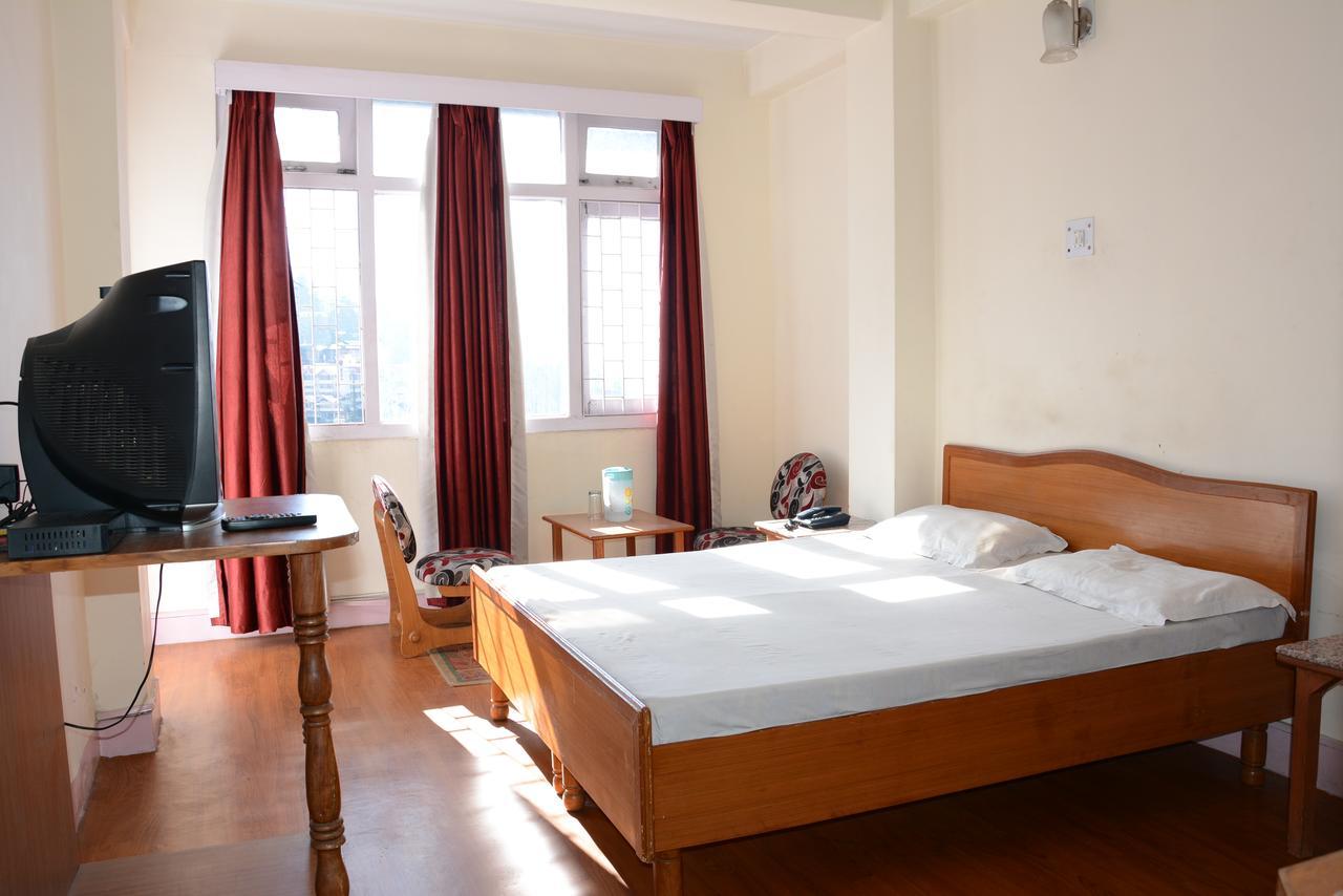 Hotel Basant Shimla Exteriör bild