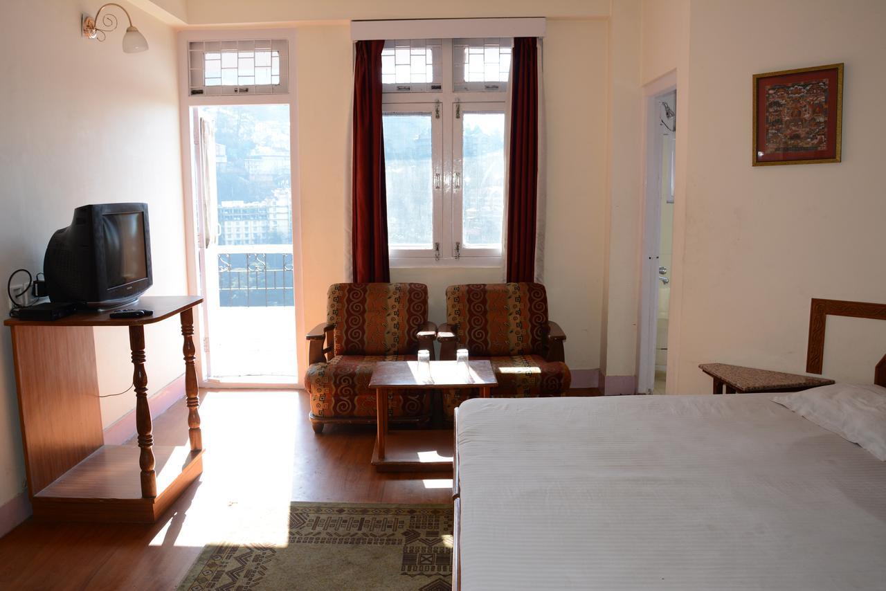 Hotel Basant Shimla Exteriör bild