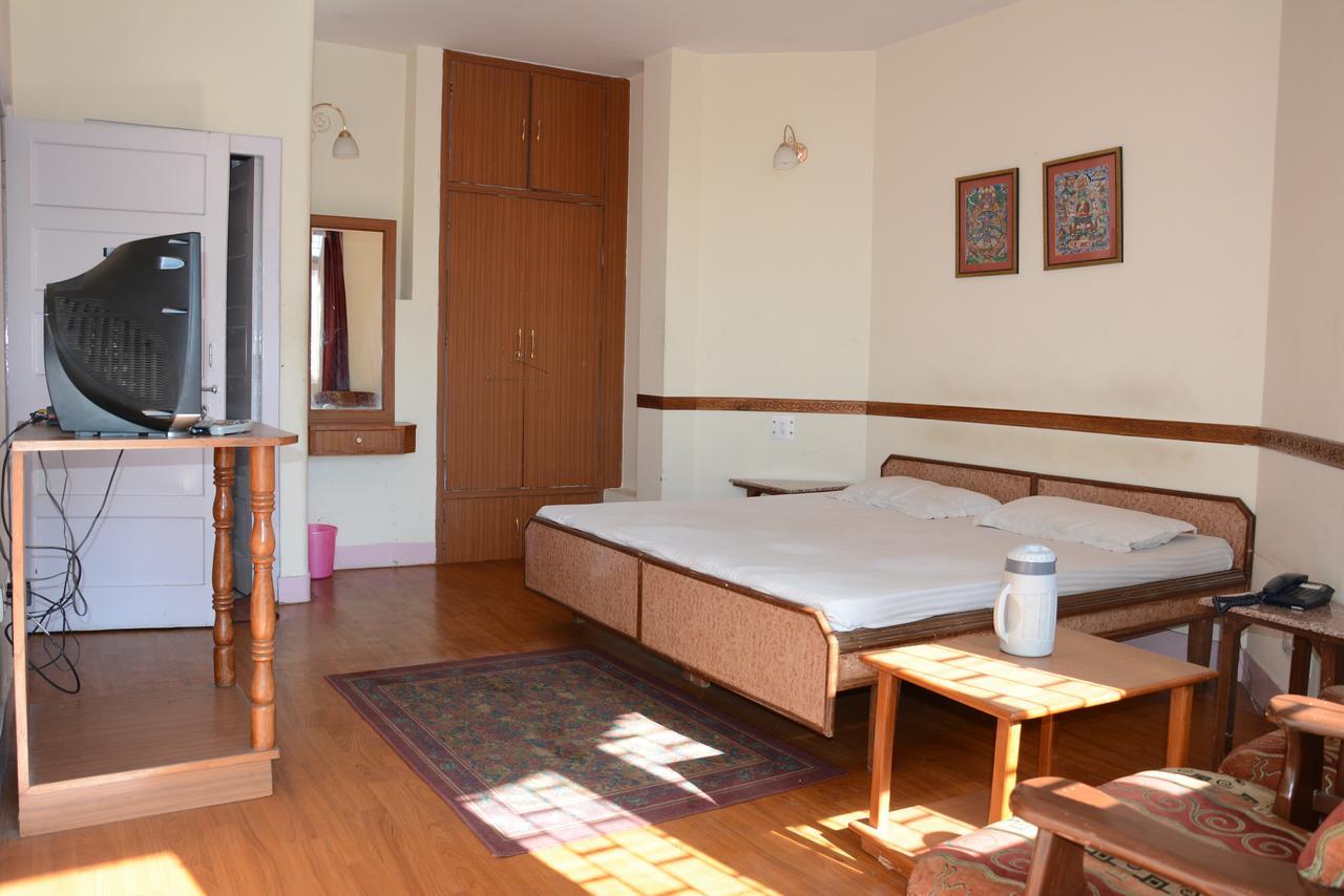 Hotel Basant Shimla Exteriör bild